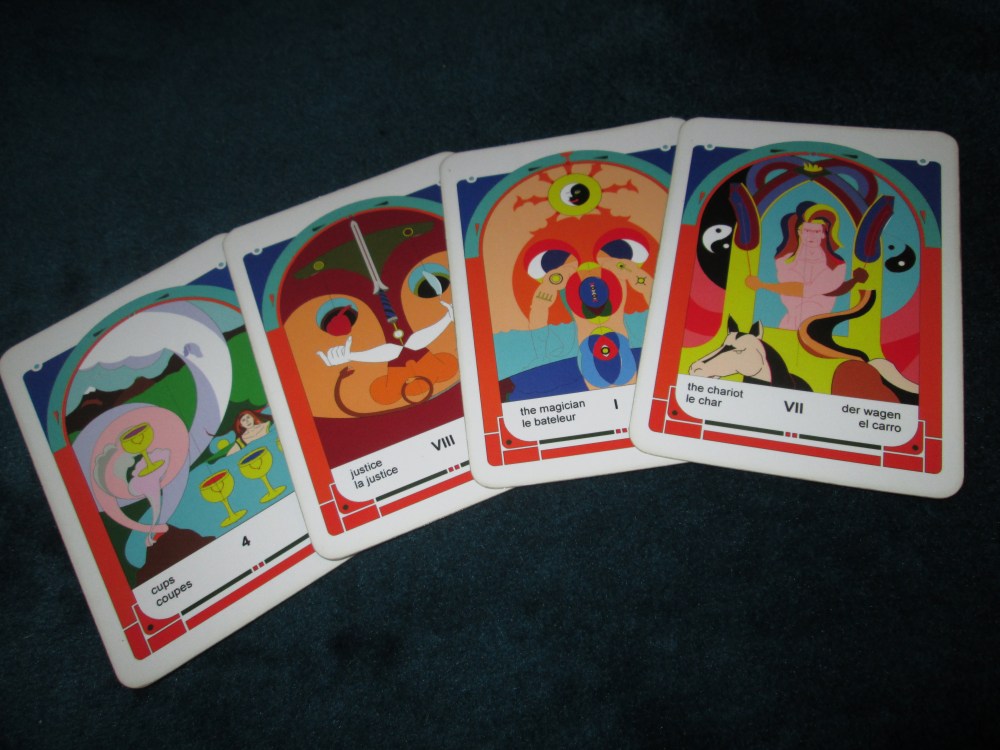 A Kitteh Kiss and Tarot Tell Tale...